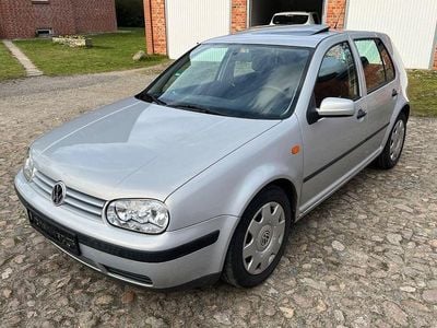 Second-hand VW Golf III 75 CP (55 kW) 1998 Argintiu Berlinǎ