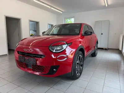 Gebraucht Fiat 600 La Prima 101 PS (74 kW) 2025 Rot SUV