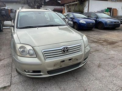 Gebraucht Toyota Avensis Sol 116 PS (85 kW) 2005 Gold Kombi