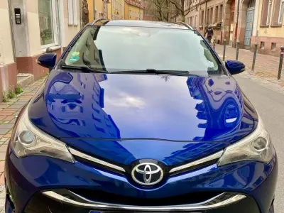 Gebraucht Toyota Avensis T2 112 PS (82 kW) 2017 Blau Kombi