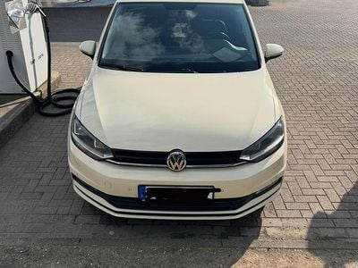Gelb Gebraucht 2016 VW Touran Van / Kleinbus | 4.800 €