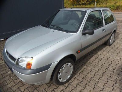 Silber Gebraucht 2001 Ford Fiesta Limousine | 1.990 € (Etwas zu teuer)