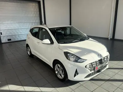 Gebraucht Hyundai i10 Trend 67 PS (49 kW) 2022 Weiß Kleinwagen