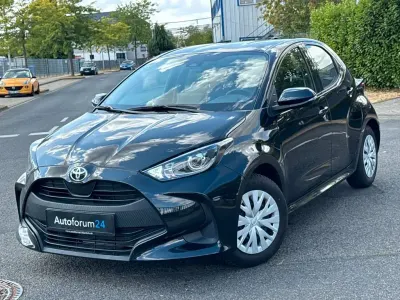 Gebraucht Toyota Yaris Comfort 72 PS (52 kW) 2023 Schwarz Kleinwagen