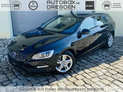 Gebraucht Volvo V60 Momentum 288 PS (211 kW) 2017 Black solid "stone" / solid Kombi