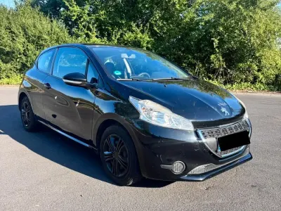 Gebraucht Peugeot 208 82 PS (60 kW) 2015 Kleinwagen