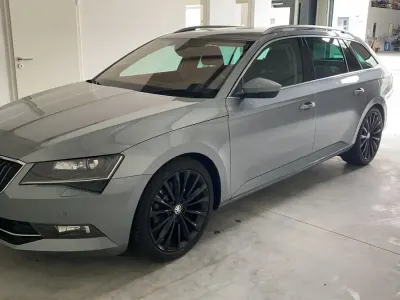 Gebraucht Skoda Superb Style 150 PS (110 kW) 2018 Grau Kombi