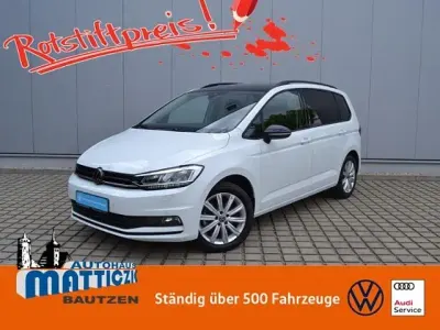 Używany VW Touran Highline 150 KM (110 kW) 2024 Biały Minivan