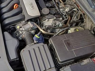 Gebraucht VW Jetta 106 PS (77 kW) 2006 Rot Limousine