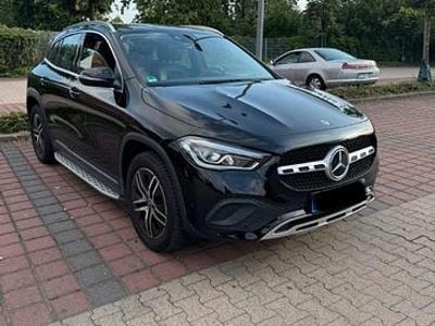 Second-hand Mercedes GLA200 163 CP (119 kW) 2020 Negru SUV
