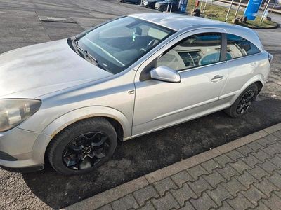 Second-hand Opel Astra GTC 125 CP (91 kW) 2005 Argintiu Berlinǎ