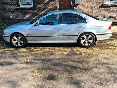 BMW 523