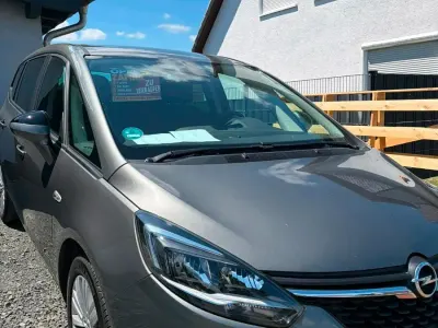 Gebraucht Opel Zafira Tourer Selection 140 PS (102 kW) 2017 Grau Van / Kleinbus