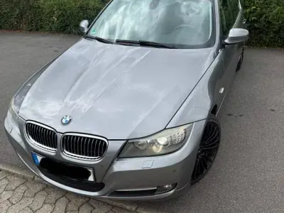 Gebraucht BMW 325 204 PS (150 kW) 2010 Grau Limousine