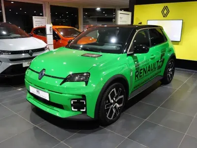 Brugt Renault 5 E-Tech Komfort 110 kW (150 HK) 2024 Grøn Sedan