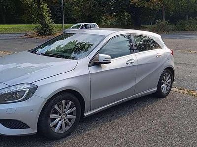 Gebraucht Mercedes A180 Style 122 PS (89 kW) 2014 Silber Limousine