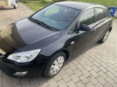 Gebraucht Opel Astra Edition 101 PS (74 kW) 2010 Schwarz Limousine