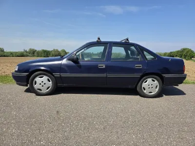 Gebraucht Opel Vectra 90 PS (66 kW) 1992 Blau Limousine