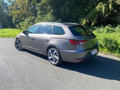 Grau Gebraucht 2015 Seat Leon ST FR Kombi | 14.500 € (Fairer Preis)