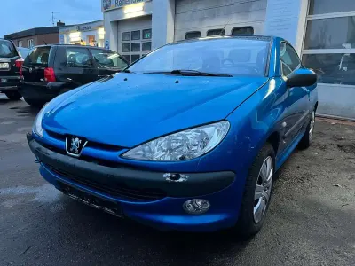 Gebraucht Peugeot 206 CC Platinum 109 PS (80 kW) 2002 Farbe blau recife/metalliclac Cabrio