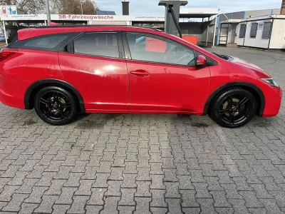 Gebraucht Honda Civic Elegance 120 PS (88 kW) 2015 Rot Kombi