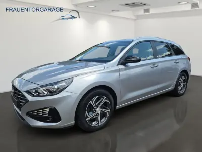 Gebraucht Hyundai i30 Edition 30 120 PS (88 kW) 2021 Shimmering silver Kombi