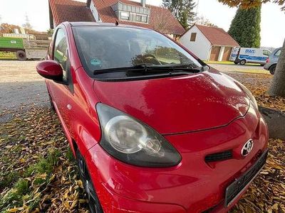 Gebraucht Toyota Aygo Club 68 PS (50 kW) 2011 Rot Kleinwagen
