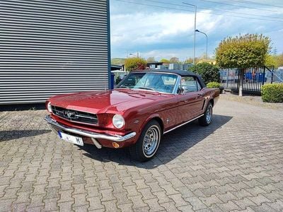 Usata Ford V8 220 CV (161 kW) 1965 Rosso Cabrio