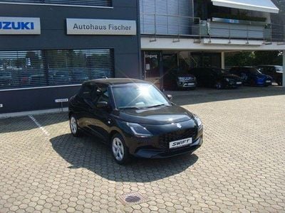 Neu Suzuki Swift Club 83 PS (61 kW) 2025 Schwarz Limousine