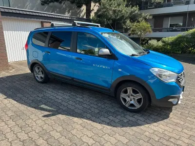 Gebraucht Dacia Lodgy Stepway 102 PS (75 kW) 2019 Blau Van / Kleinbus