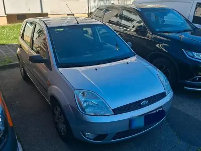 Gebraucht Ford Fiesta 80 PS (58 kW) 2005 Silber Kleinwagen