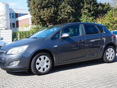 Begagnad Opel Astra Design Edition 116 HK (85 kW) 2011 Grå Sedan