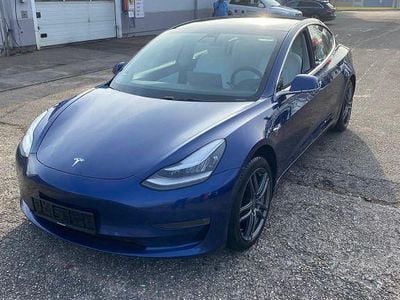Blau Gebraucht 2020 Tesla Model 3 Limousine | 19.900 € (Etwas zu teuer)