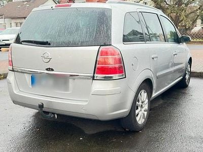 Silber Gebraucht 2005 Opel Zafira Van / Kleinbus | 2.000 € (Fairer Preis)
