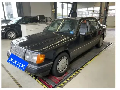 Gebraucht Mercedes 300 110 PS (80 kW) 1991 Schwarz Limousine