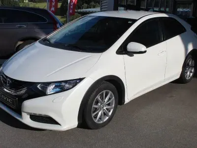 Gebraucht Honda Civic Comfort 99 PS (72 kW) 2014 White orchid pearl (metallic) Limousine