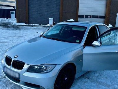 Silber Gebraucht 2005 BMW 325 Limousine | 4.999 € (Fairer Preis)