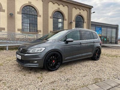 Grau Gebraucht 2019 VW Touran Highline Van / Kleinbus | 15.999 € (Superpreis)