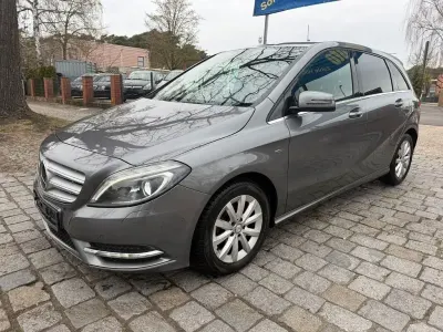 Gebraucht Mercedes B180 109 PS (80 kW) 2012 Grau Van / Kleinbus