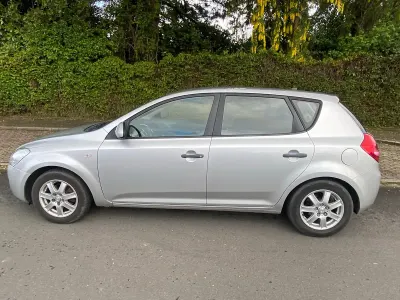 Używany Kia Ceed 104 KM (76 kW) 2007 Srebrny Hatchback
