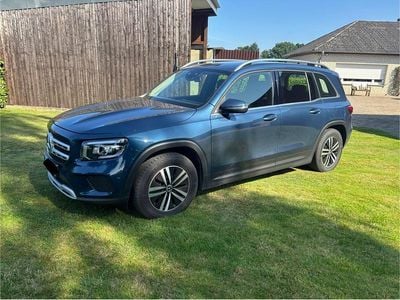 Mercedes GLB220