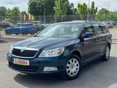 Gebraucht Skoda Octavia Ambition 105 PS (77 kW) 2013 Blau Kombi
