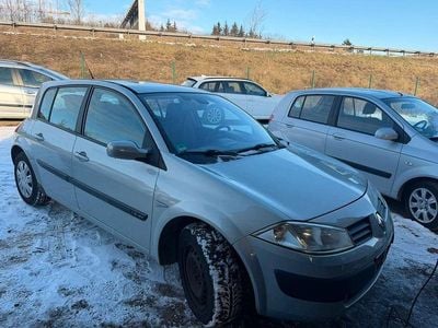 Silber Gebraucht 2003 Renault Mégane II Limousine | 1.900 € (Fairer Preis)