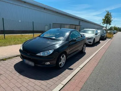 Gebraucht Peugeot 206 CC 110 PS (80 kW) 2002 Schwarz Cabrio