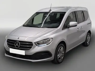 Gebraucht Mercedes T180 Style 131 PS (96 kW) 2024 Silber Van / Kleinbus