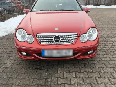 Gebraucht Mercedes C200 163 PS (119 kW) 2006 Rot Coupé