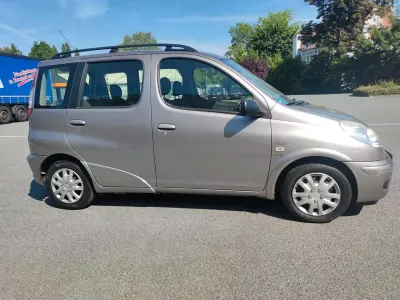 Gebraucht Toyota Yaris Verso 84 PS (61 kW) 2003 Grau Van / Kleinbus
