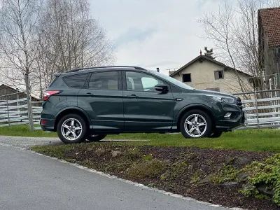 Gebraucht Ford Kuga ST-Line 175 PS (128 kW) 2018 Grün SUV