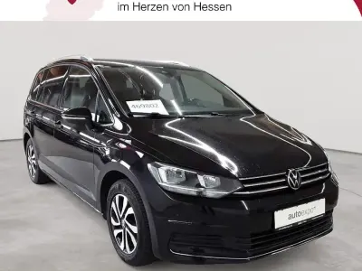 Gebraucht VW Touran Active 150 PS (110 kW) 2023 Schwarz Van / Kleinbus