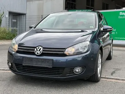 Gebraucht VW Golf VI Team 122 PS (89 kW) 2011 Blau Kleinwagen